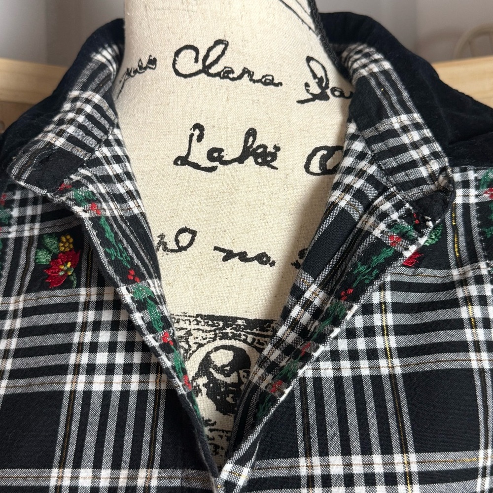 Basic Editions Holiday Plaid Button Down Shirt Em… - image 8